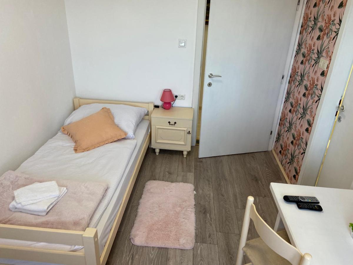 Отель Pension Victoria Унтербург-ам-Клопайнер-Зее Экстерьер фото